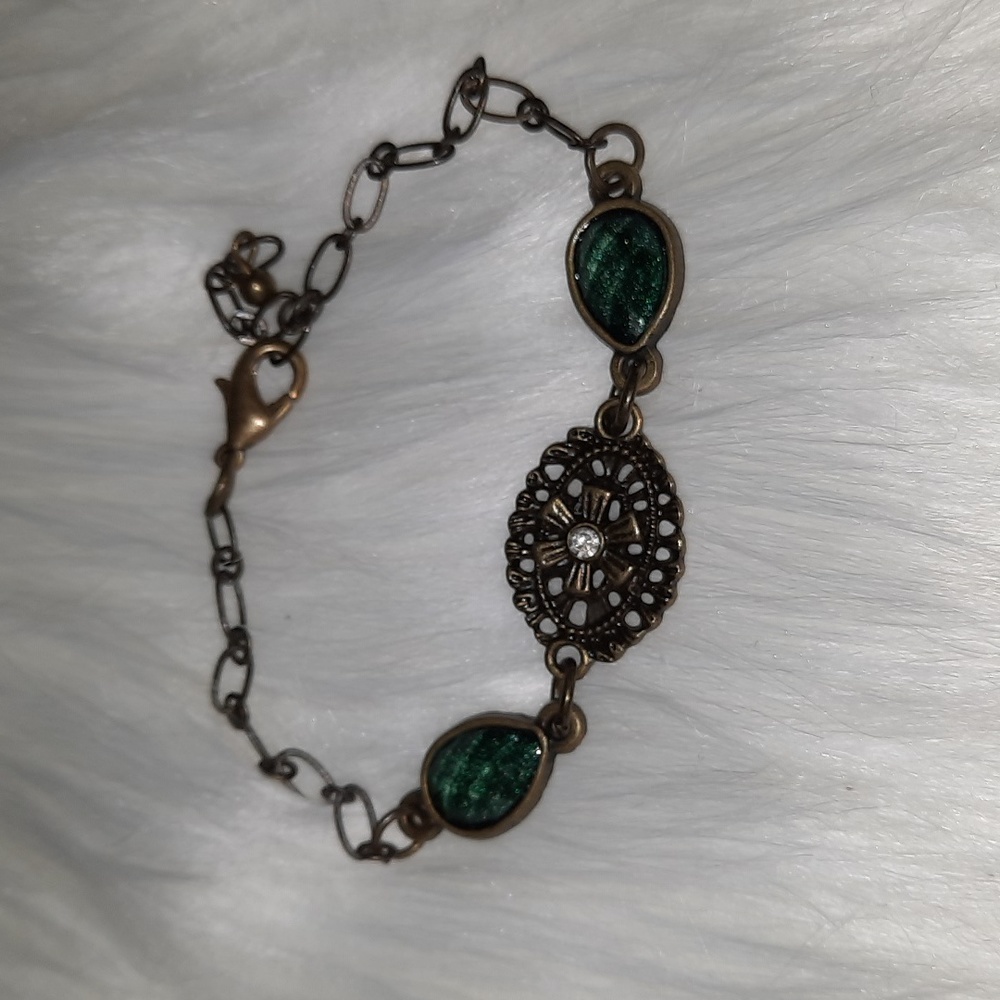 3/25$ antique look Goldtone Adjustable green fashion bracelet